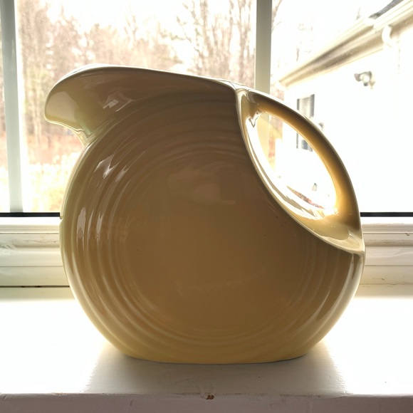 VINTAGE Fiestaware Yellow Pitcher - Picture 3 of 15